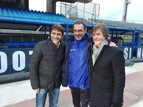 Chelsea sang Napoli tìm người thay Conte?