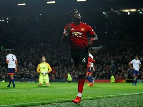 Chỉ 2 trận, Pogba đã sánh ngang với chân sút số 1 Man Utd