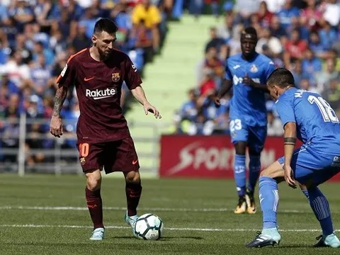Chỉ 4 trận đấu, Messi san bằng thành tích của Ronaldo trong cả mùa giải