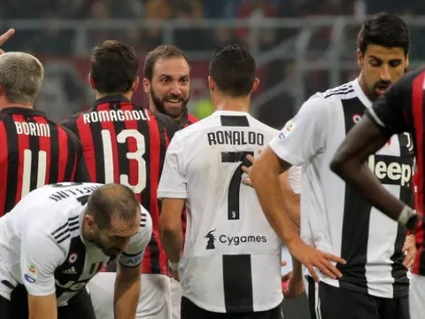 'Chỉ bài' lộ liễu, Ronaldo khiến Higuain giận dữ bật khóc trên sân