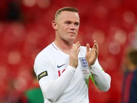 Chỉ đá 32 phút, Rooney đã khiến đàn em phải hổ thẹn vì điều này