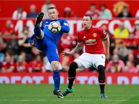 Chỉ Everton thua, chứ Rooney không hề thất bại trước MU