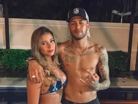Chia tay năm 2018 buồn, Neymar giải khuây bằng việc cặp kè người tình mới
