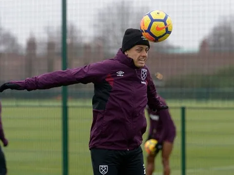 Chicharito chăm chỉ luyện "thiết đầu công" để hạ gục Bournemomouth