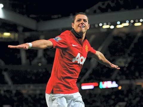 Chicharito và bàn thắng hài hước vào lưới Chelsea