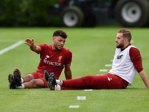 Chiến M.U, Klopp không dám mạo hiểm với Chamberlain