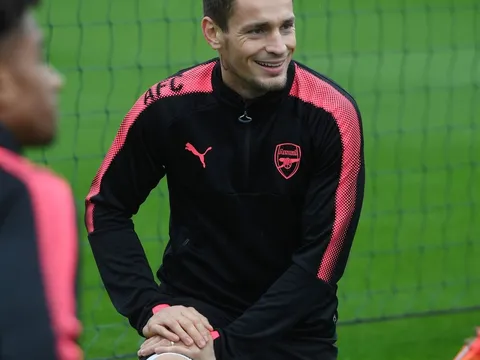 Chiến Sao Đỏ Belgrade, Wenger "tháo xích" cho đồng hương