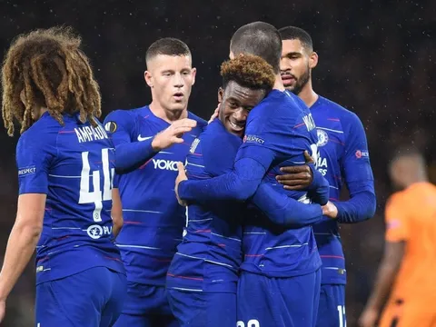 Thắng hủy diệt, Sarri bất ngờ nói lời 'phũ phàng' với người hùng Chelsea