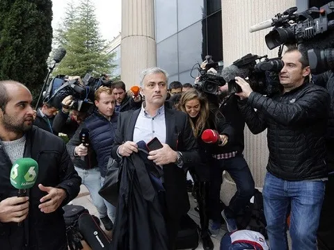 CHÍNH THỨC: Mourinho nhận án tù 1 năm vì trốn thuế