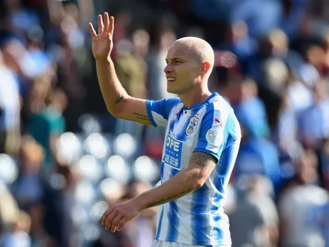 CHÍNH THỨC: Sao sáng Huddersfield được vinh danh