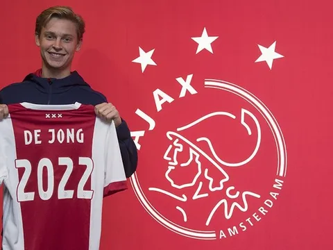 CHÍNH THỨC: Siêu tiền vệ Ajax từ chối đại gia châu Âu