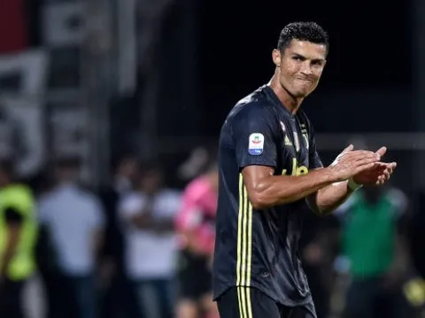 Chờ Ronaldo bực bội hết mức, Allegri mới chịu tung bài tủ vào sân