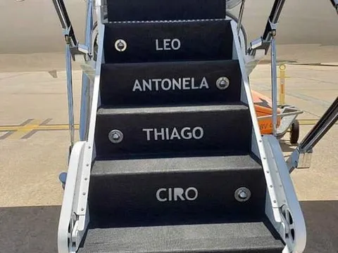Choáng ngợp với chuyên cơ riêng đầy tình phụ tử của Messi