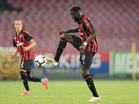 Chơi hay bất thường, "bom xịt" Chelsea được truyền thông "đưa lên mây"
