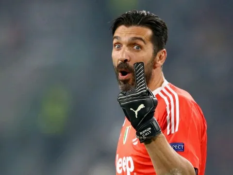 Chơi thăng hoa, De Gea vẫn kém xa Buffon
