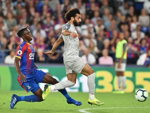 Chơi xấu Salah, sao Crystal Palace đi vào lịch sử