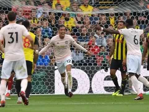 Mourinho hé lộ điều duy nhất khiến ông bận lòng về Chris Smalling