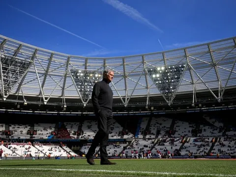 Chưa đá, Man Utd đã "thắng" Chelsea ở điểm này