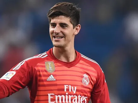 Chưa dứt hận, Courtois lôi cả... sân nhà Real ra 'đá xoáy' Chelsea