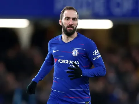 Chưa làm được gì tại Chelsea, Higuain đã chấn thương