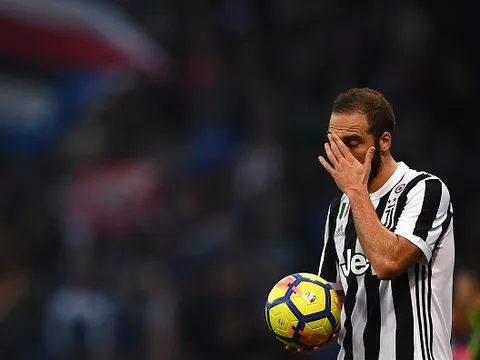 Chưa thấy ai đá pen mà buồn như Higuain