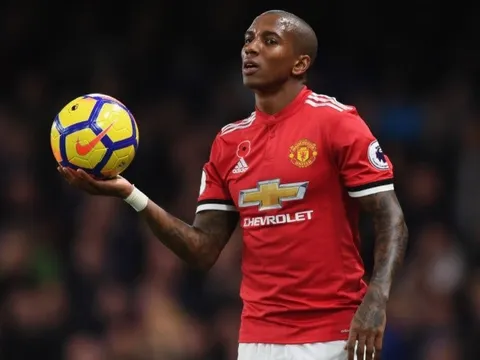 Chuyển động M.U: Phần thưởng cho Ashley Young