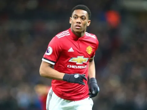 Chuyện thật như đùa: Mourinho nhiều lần được cứu do Martial...đánh điện tử