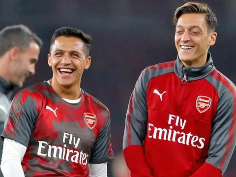Có 100 cầu thủ có thể thay thế Sanchez và Ozil