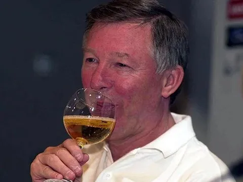 Có 800 chai rượu quý, vì sao Sir Alex không dám đụng vào?