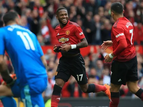 Có bàn thắng ra mắt, Fred đi vào lịch sử Man Utd