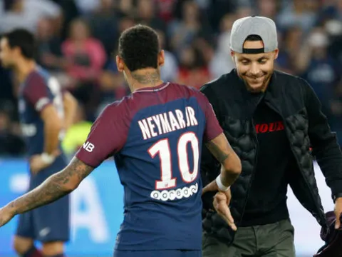 Có Neymar, người nổi tiếng 'nườm nượp' kéo đến Parc des Princes