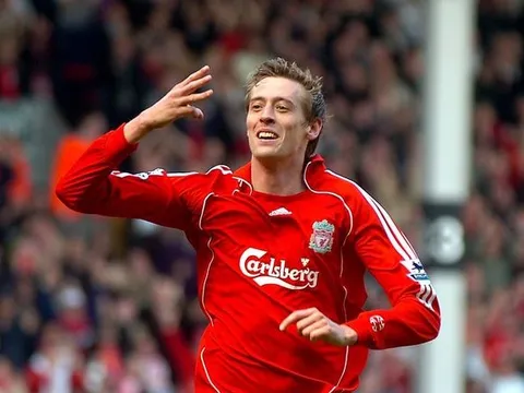Còn ai nhớ đến Peter Crouch?