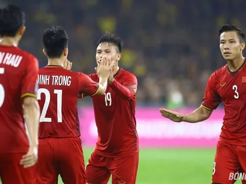 Cơn lốc đỏ Việt Nam trong lòng Bukit Jalil khiến Malaysia run sợ