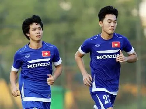 Công Phượng và Xuân Trường dự bị, cộng đồng mạng phản ứng ra sao?