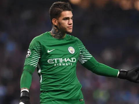 Công thức chiến thắng tại NHA: Thủ môn phải chuyền giỏi