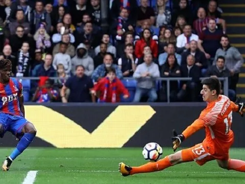 Conte bất lực nhìn hàng thủ Chelsea vụn vỡ trước đội bét bảng