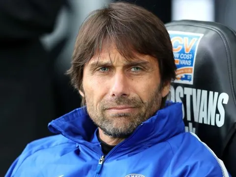 Conte chính thức phản pháo về việc bị Ramos dằn mặt