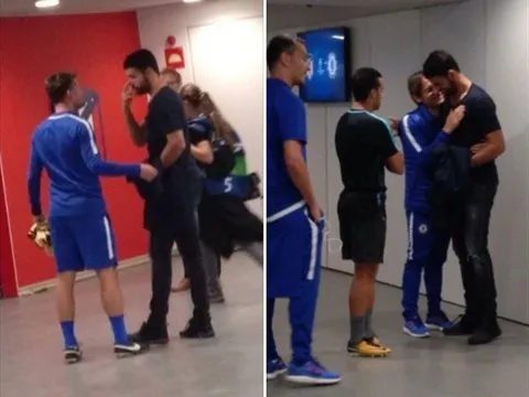 Costa lặng lẽ vào tận đường hầm chúc mừng Chelsea