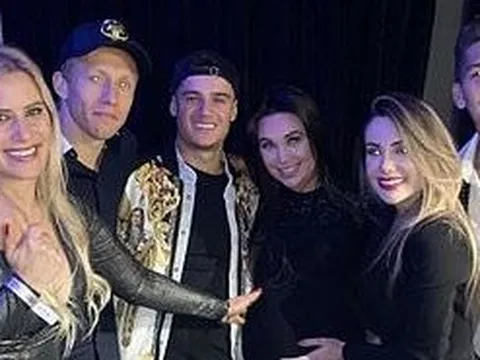 Coutinho gặp lại đồng đội cũ ở Liverpool trong buổi tiệc ấm cúng
