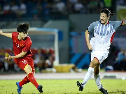 BLV Fox Sports: 'Công Phượng sút ra ngoài còn khó hơn vào trong'