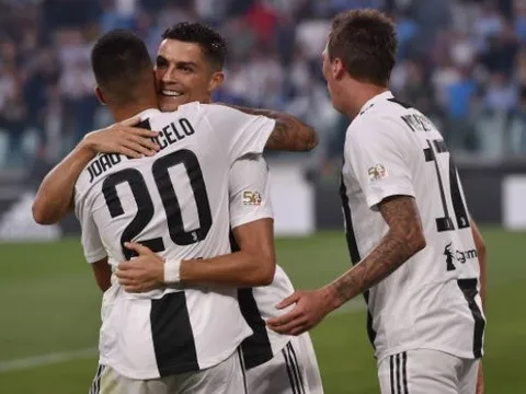 CR7 lập hat-trick kiến tạo, Juventus hủy diệt Napoli trong trận chiến rực lửa