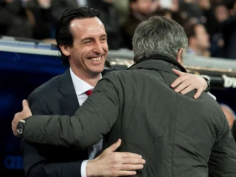 Nhìn Emery, Sir Alex có thấy chạnh lòng?