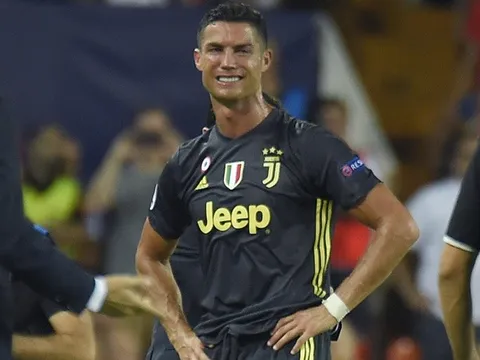 Thẻ đỏ ở Mestalla: Quả báo cho Ronaldo?