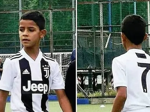 Con trai Ronaldo lập poker trong ngày ra mắt Juventus