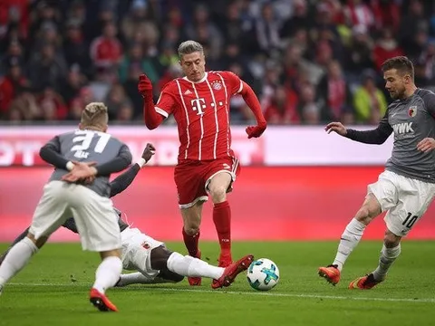 Cú đúp của Robert Lewandowski vào lưới Augsburg