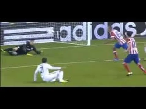 Cú ngã bàn đèn cực đẹp của Morata trước khung thành Atletico