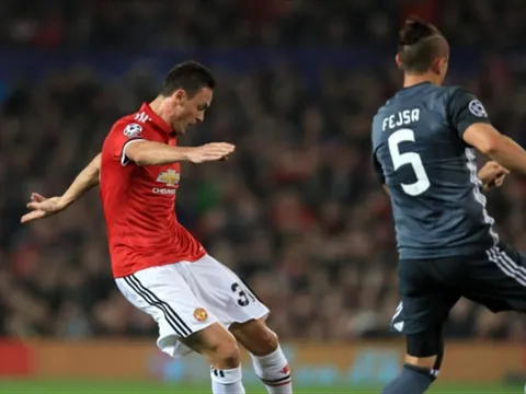 Cú sút cực căng của Nemanja Matic vs Benfica