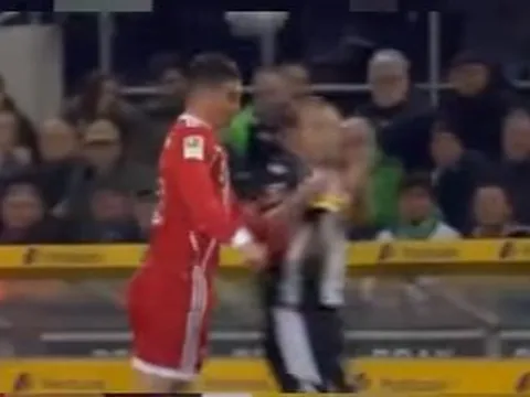 Cú va đập khiến James Rodriguez bất tỉnh ngay trên sân