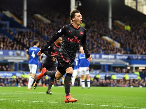 CỰC NÓNG: Mesut Ozil đạt thỏa thuận với Barca