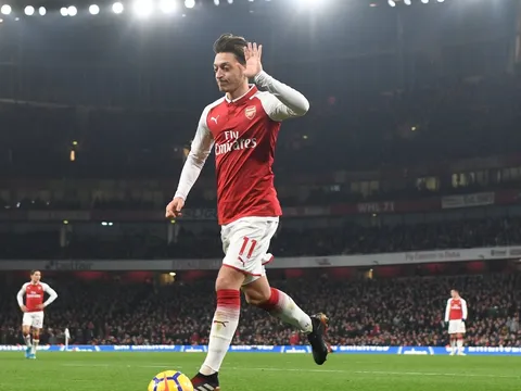 CỰC NÓNG: Mesut Ozil đồng ý ở lại Arsenal